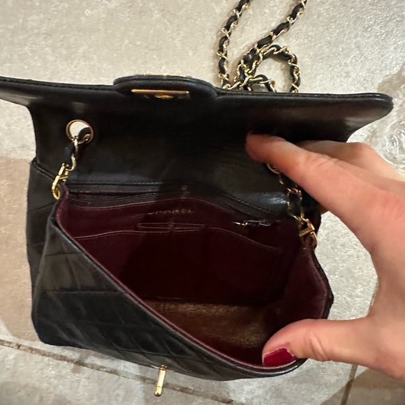 **AUTHENTIC** Chanel vintage classic flap bag in black - Picture 13 of 16